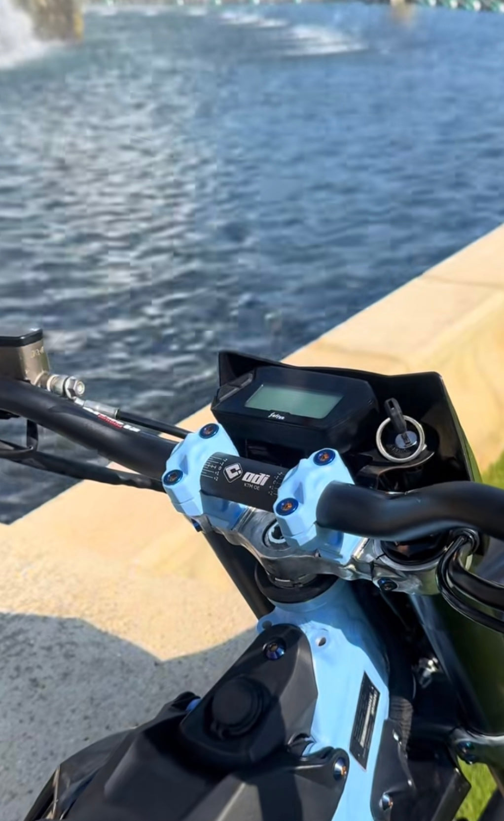 ULTRA BEE TITANIUM DIRECT MOUNT BOLTS